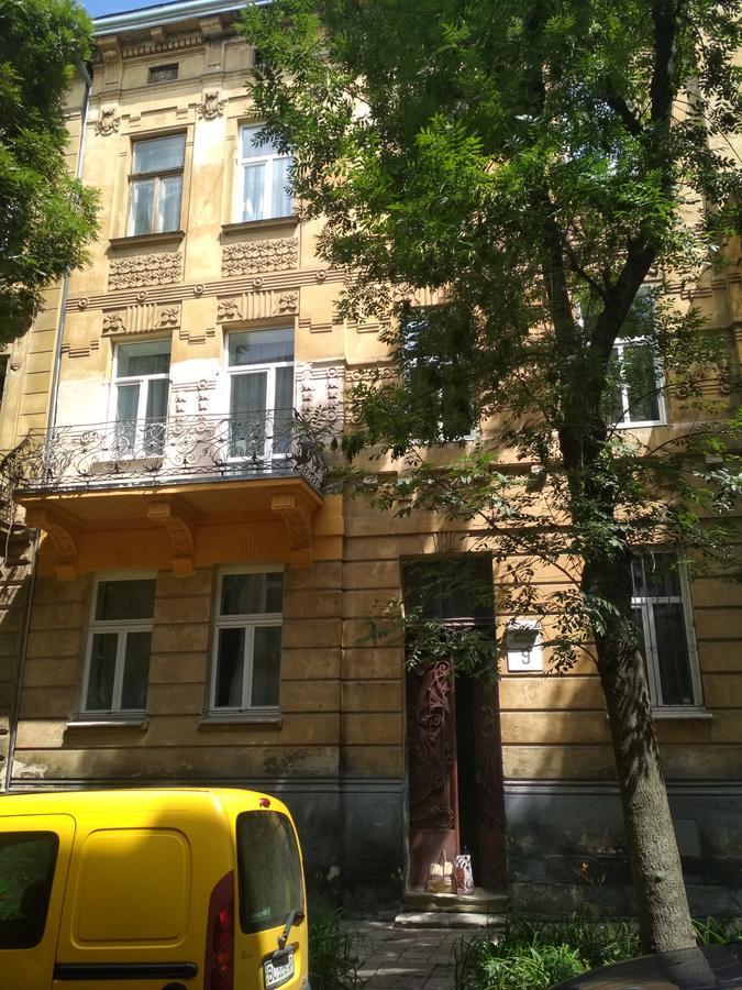 Cosy flat Lägenhet Lviv Exteriör bild